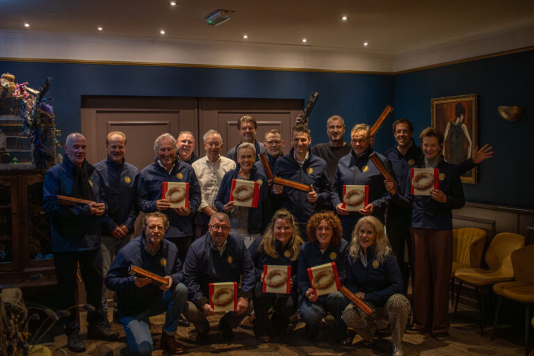 Verras uw (zaken)relaties met een smaakvol geschenk en steun het goede doel