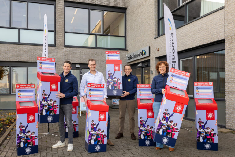 Kabelnoord helpt Lions NOF en zorgt voor cadeau inleverzuilen